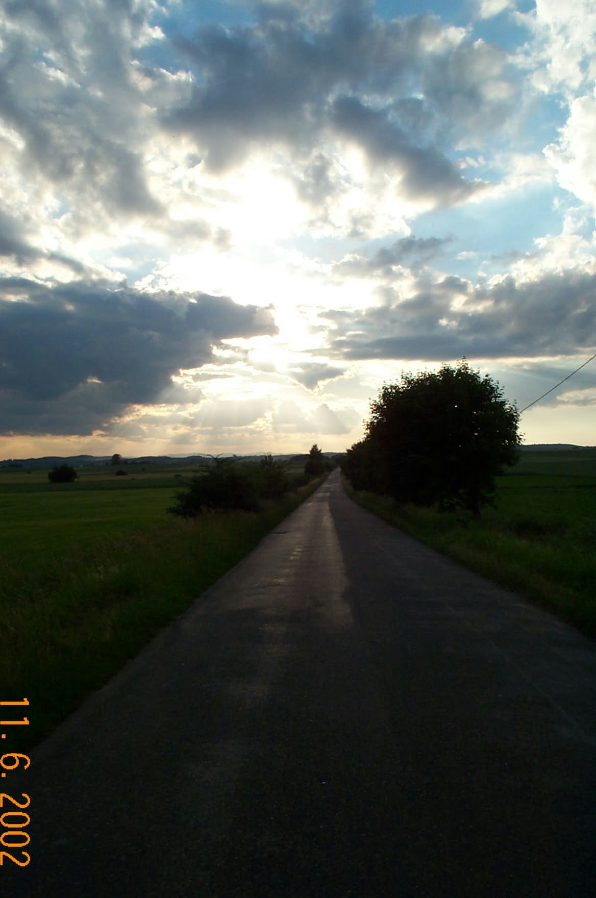 Wildrich Weltreise Unterwegs auf einer polnischen Landstraße im Sommer 2003